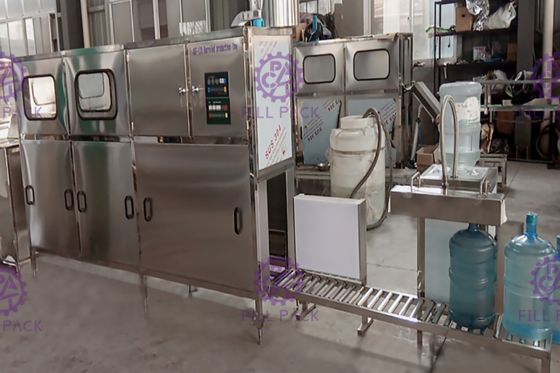 वन रोड 120 बीपीएच 5 गैलन पानी भरने की मशीन आपूर्तिकर्ता