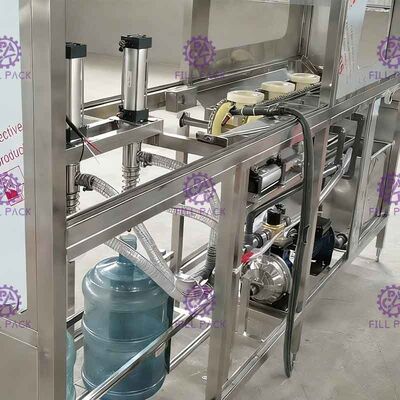SUS304 100BPH 5 गैलन पानी भरने की मशीन एक डिकैपिंग हेड के साथ आपूर्तिकर्ता