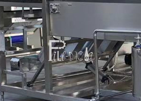 4600 * 2000 * 1800 मिमी एल टाइप 5 गैलन बोतल भरने की मशीन आपूर्तिकर्ता