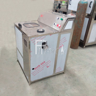 स्टेनलेस स्टील 304 3KW 300 BPH गैलन पानी संयंत्र आपूर्तिकर्ता