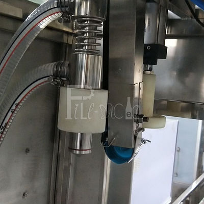 स्वचालित बाल्टी लोडिंग डिवाइस के साथ 120bph 3/5 गैलन / 20l पानी की बॉटलिंग मशीन